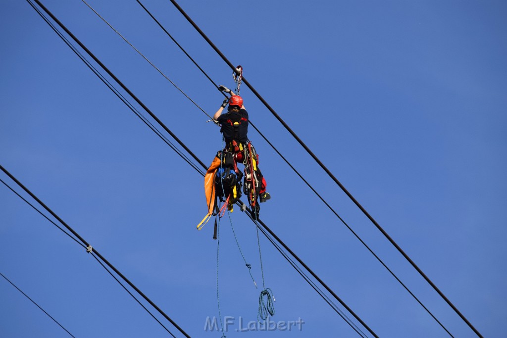 Koelner Seilbahn Gondel blieb haengen Koeln Linksrheinisch P531.JPG - Miklos Laubert